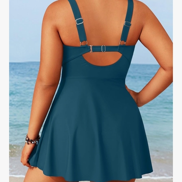 Elegant Teal One-Piece Swimsuit - Picture 3 of 8